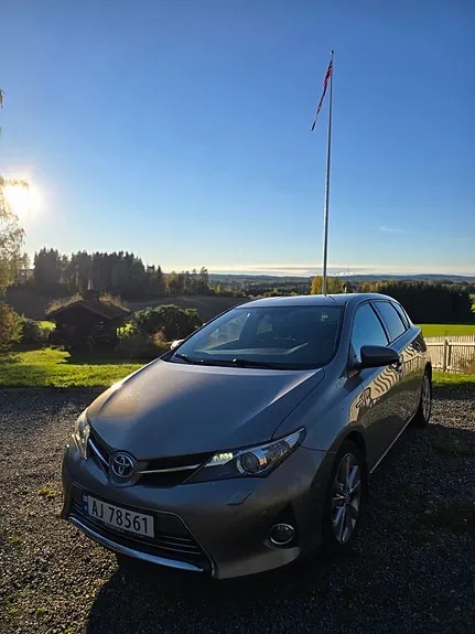 Toyota Auris 2013 photo 5