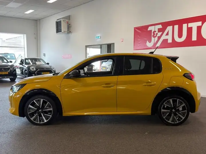 Peugeot 208 2020 photo 2