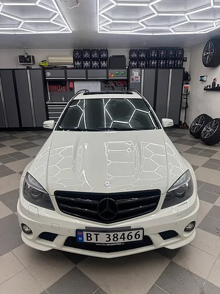 Mercedes-Benz C63 2011 photo 2
