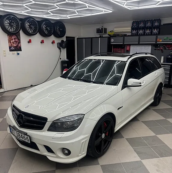Mercedes-Benz C63 2011 photo 3