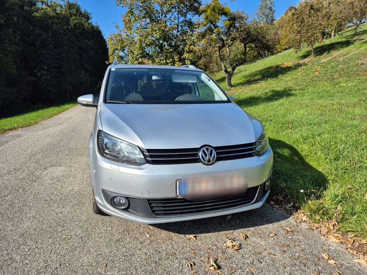 Volkswagen Touran 2012 photo 3