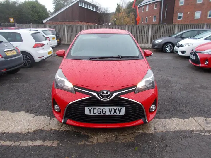 Toyota Yaris 2016 photo 2