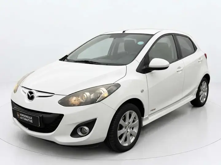 Mazda 2 2011 photo 3