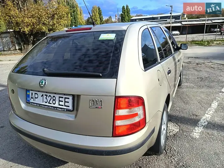 Skoda Fabia 2005 photo 4
