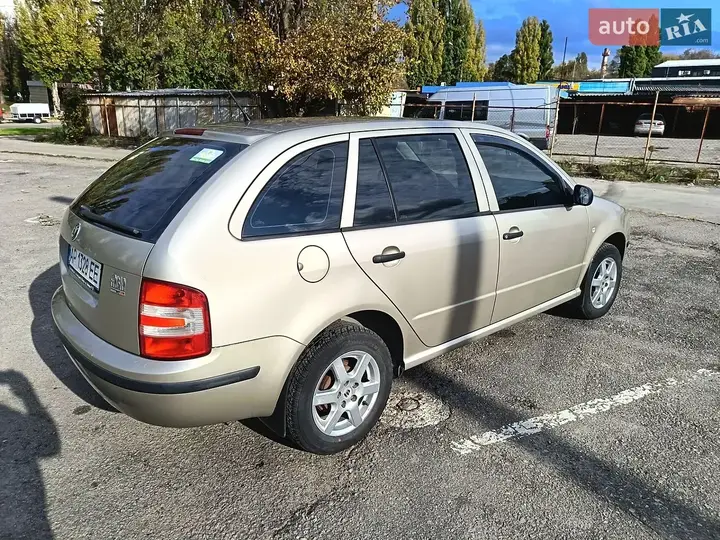 Skoda Fabia 2005 photo 3