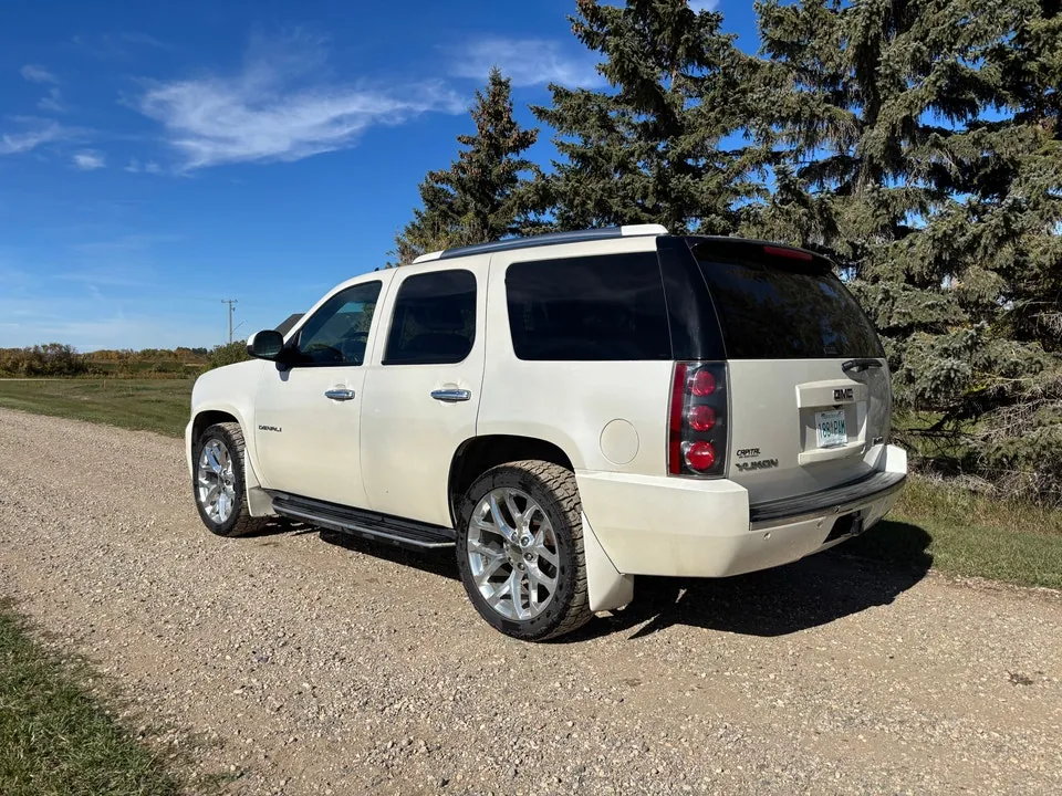 Chevrolet Yukon 2011 photo 4