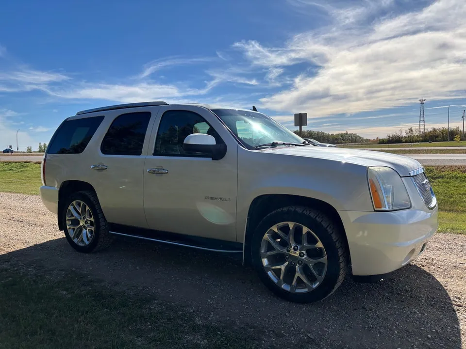 Chevrolet Yukon 2011 photo 2