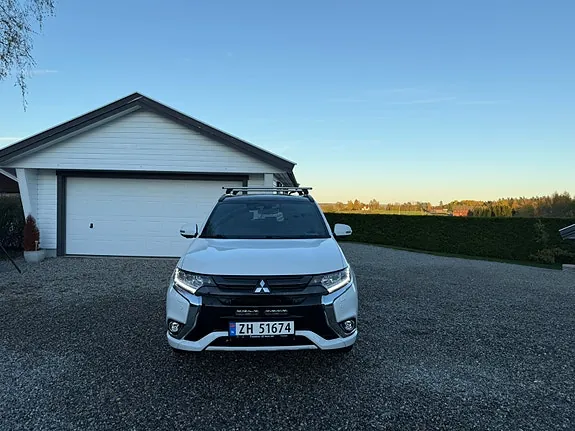 Mitsubishi Outlander 2018 photo 2