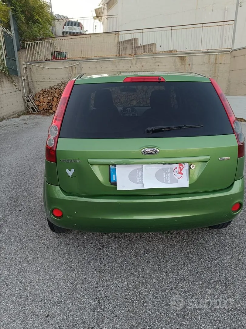 Ford Fiesta 2006 photo 2