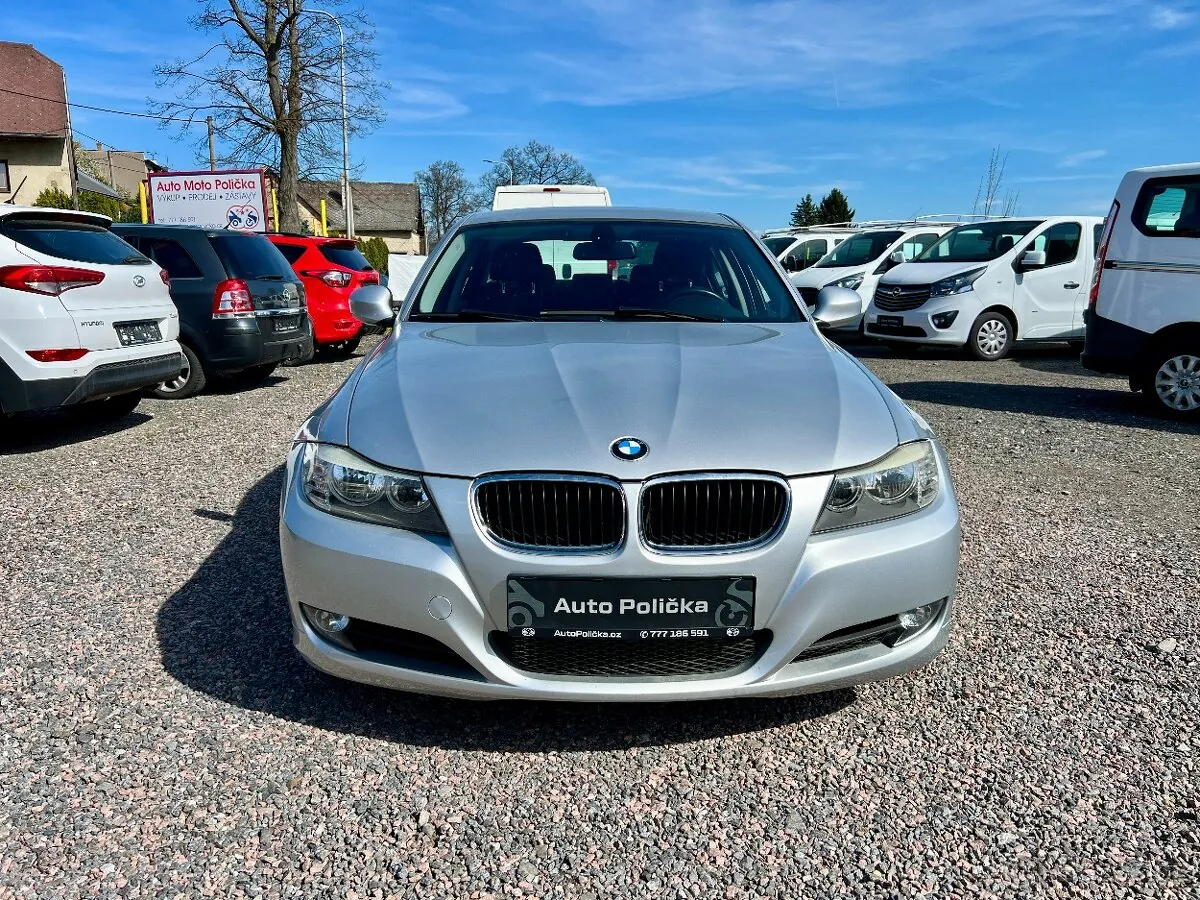 BMW 318I 2009 photo 3