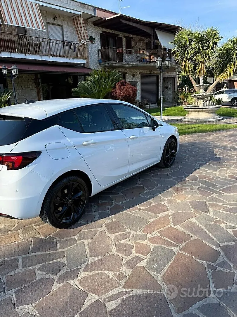Opel Astra 2020 photo 2