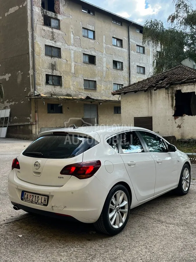 Opel Astra 2010 photo 5