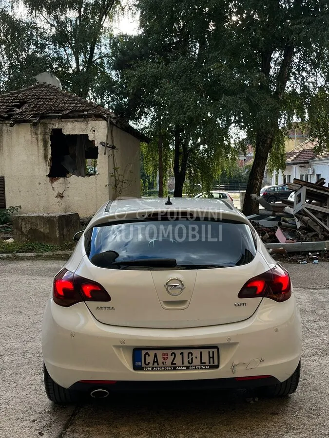 Opel Astra 2010 photo 4