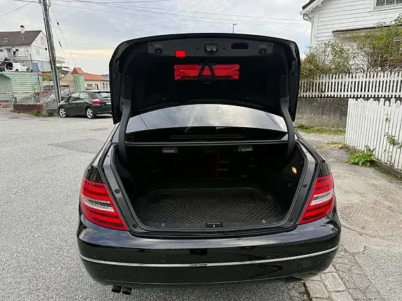 Mercedes-Benz C180 2012 photo 4