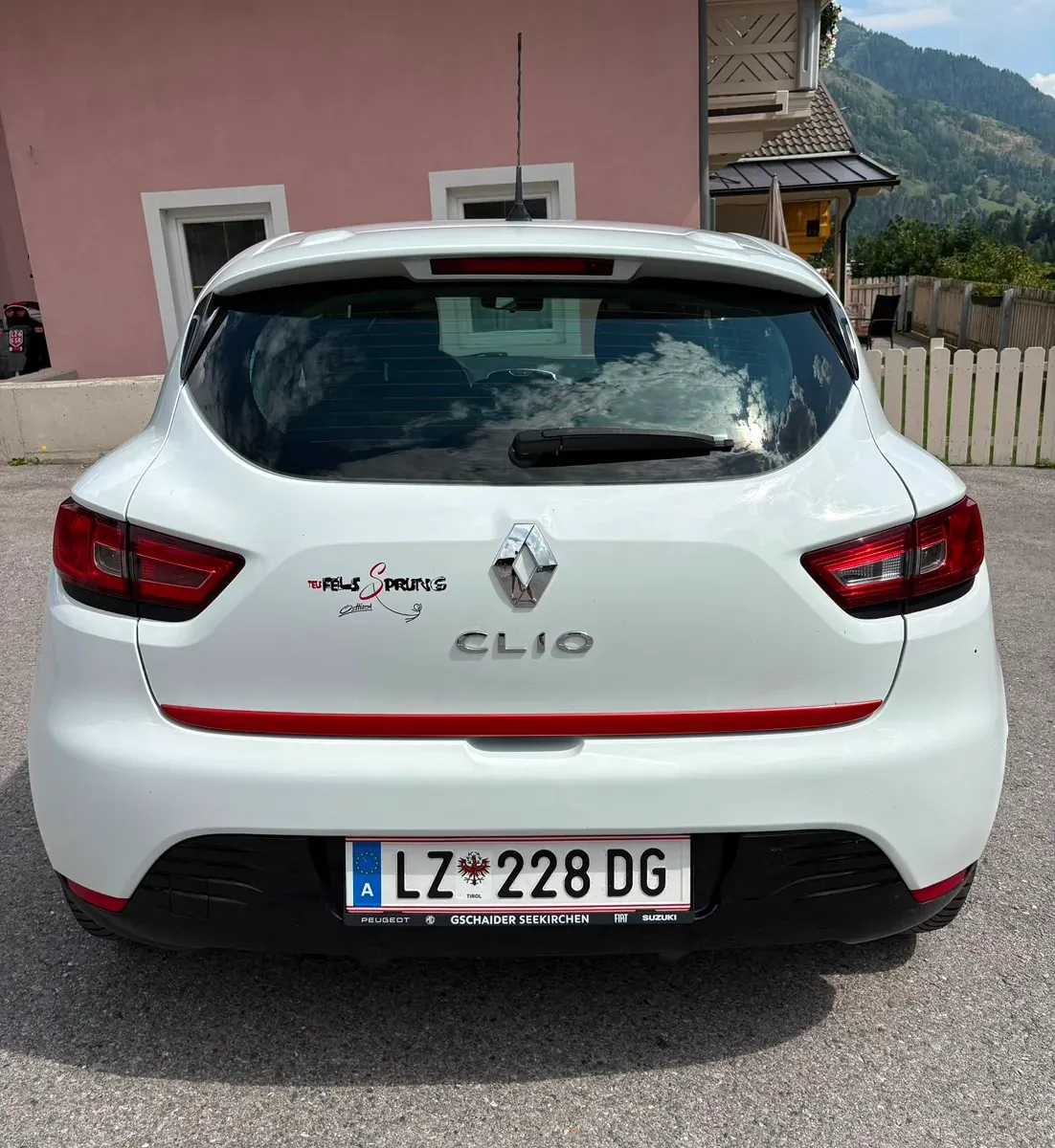 Renault Clio 2014 photo 2