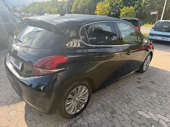 Peugeot 208 2017 photo 5