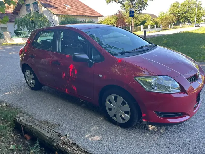 Toyota Auris 2010 photo 3