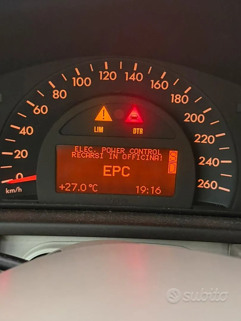 Mercedes-Benz C220 2001 photo 2