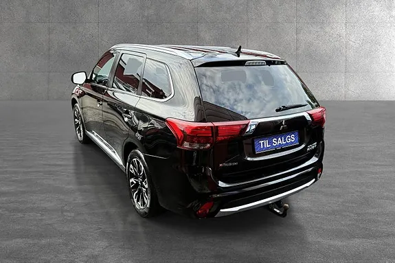 Mitsubishi Outlander 2017 photo 2
