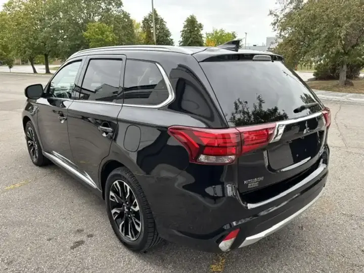 Mitsubishi Outlander 2018 photo 3