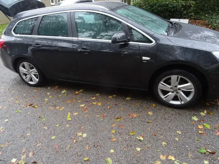 Vauxhall Astra 2013 photo 3