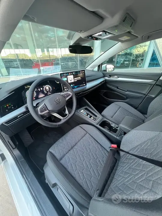 Volkswagen Golf 2025 photo 5