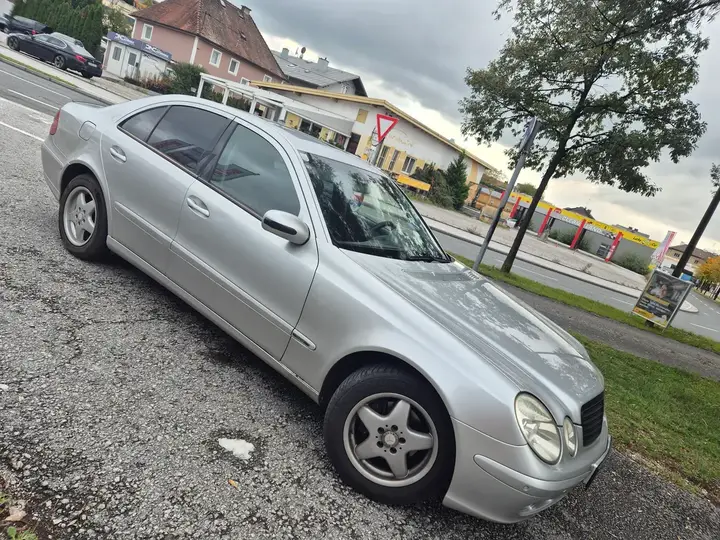 Mercedes-Benz E-Class 2003 photo 2