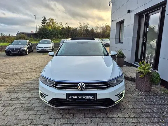 Volkswagen Passat 2016 photo 2