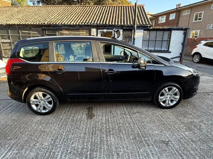 Peugeot 5008 2016 photo 2