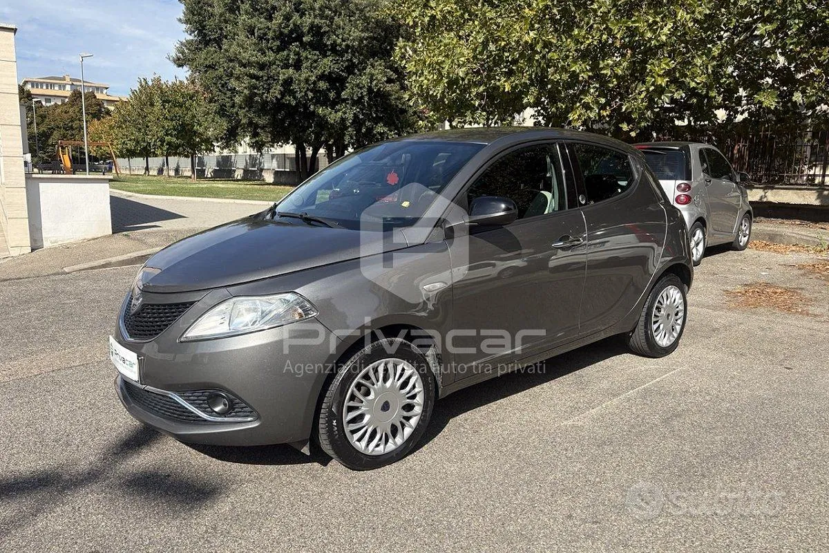 Lancia Ypsilon 2017 photo 2