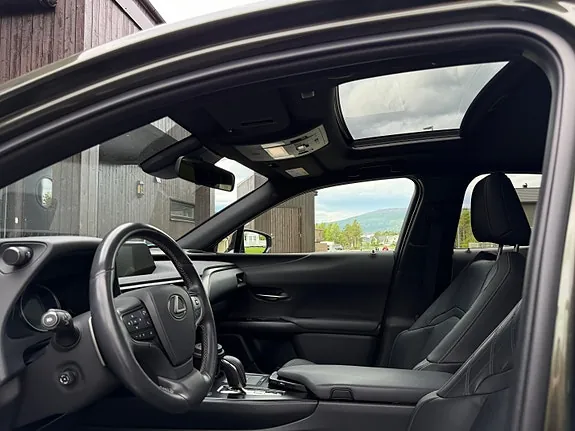 Lexus Ux300E 2023 photo 5