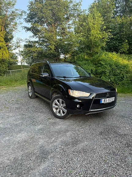 Mitsubishi Outlander 2011 photo 2