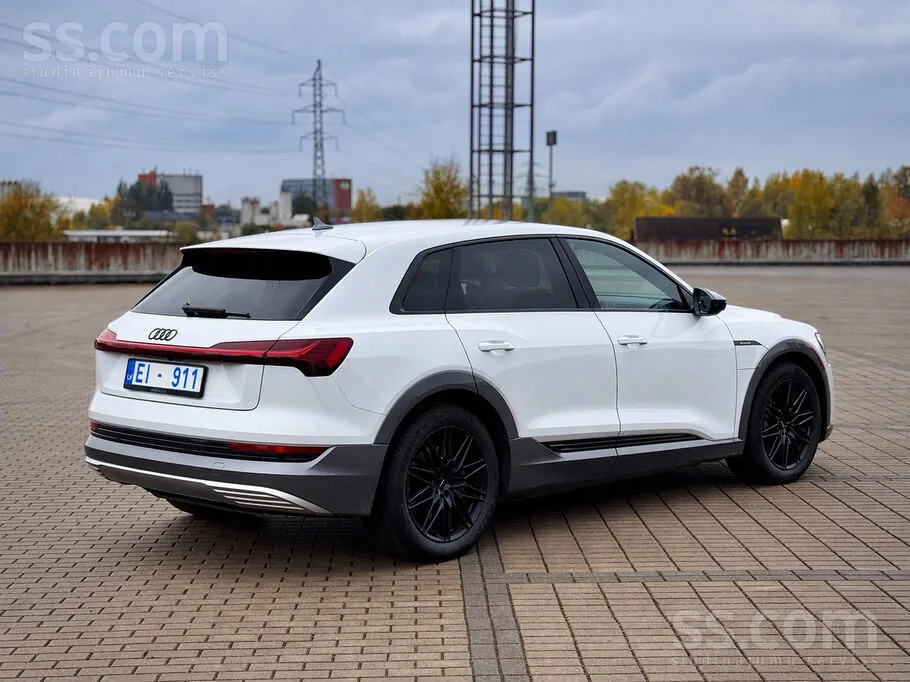 Audi E-Tron 2021 photo 2