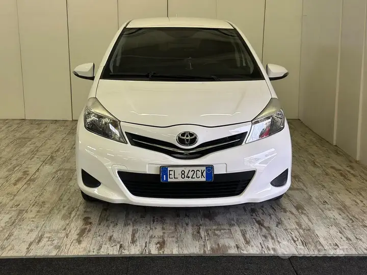 Toyota Yaris 2013 photo 2