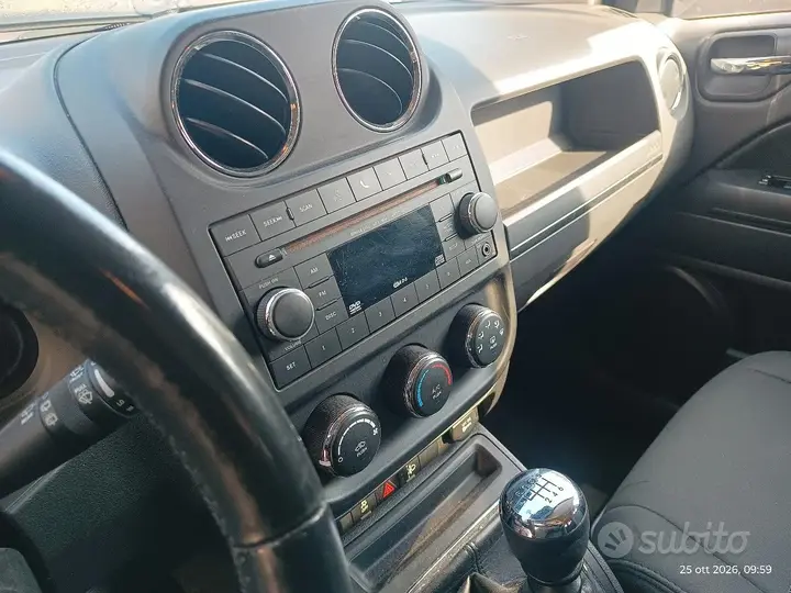 Jeep Compass 2012 photo 2