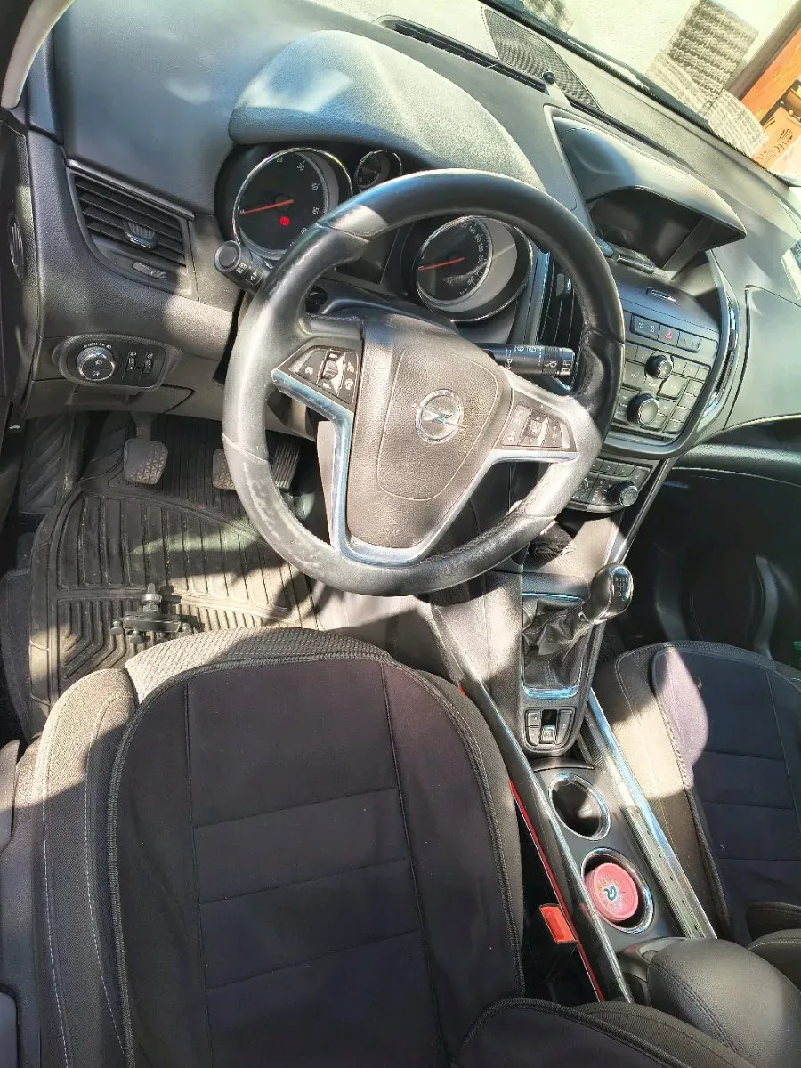 Opel Zafira Tourer 2014 photo 2