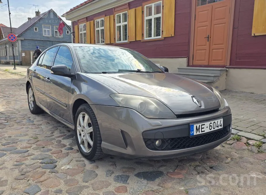 Renault Laguna 2010 photo 4