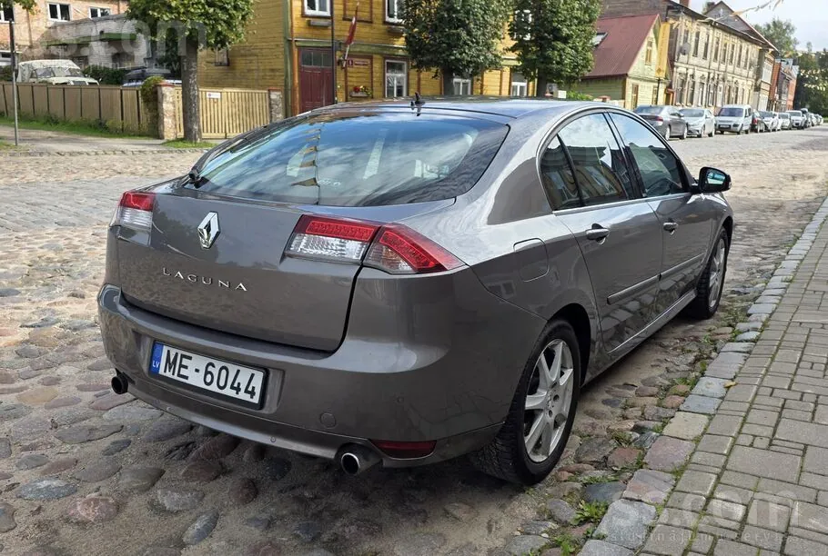 Renault Laguna 2010 photo 3