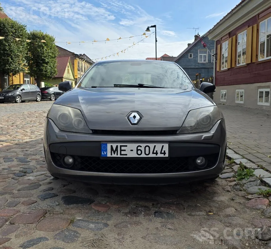 Renault Laguna 2010 photo 5