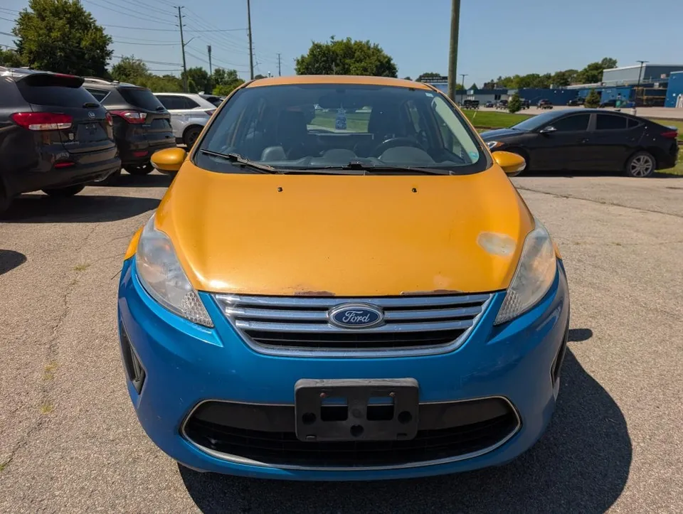 Ford Fiesta 2011 photo 2