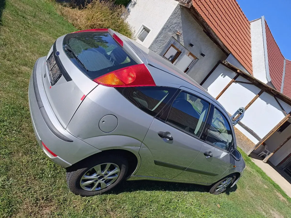 Ford Focus 2004 photo 2
