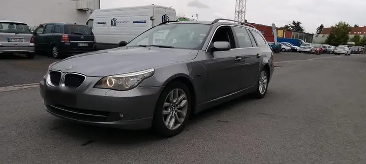 BMW 520I