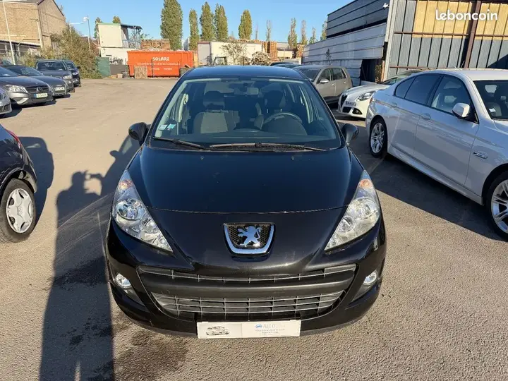 Peugeot 207 2010 photo 2