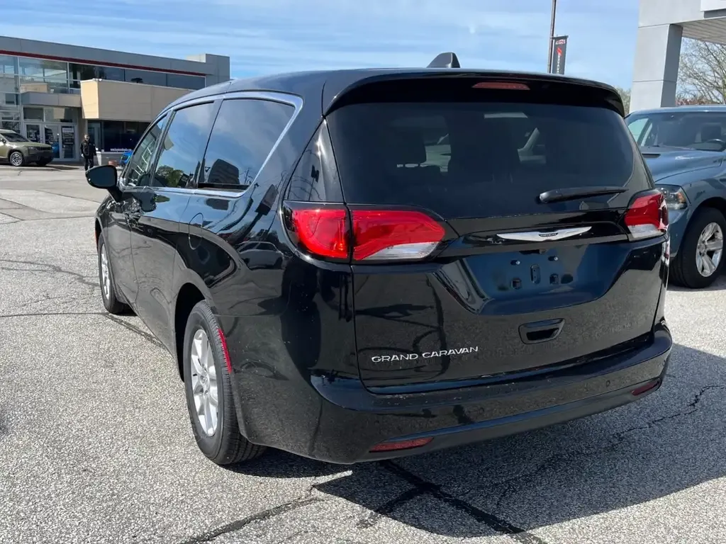 Chrysler Grand Caravan 2026 photo 4