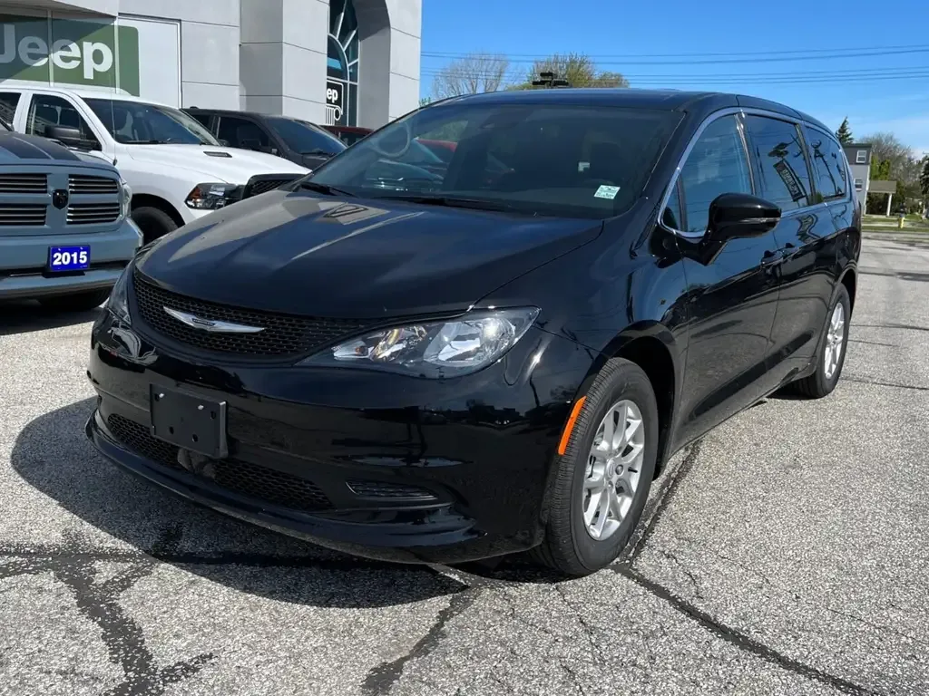 Chrysler Grand Caravan 2026 photo 2