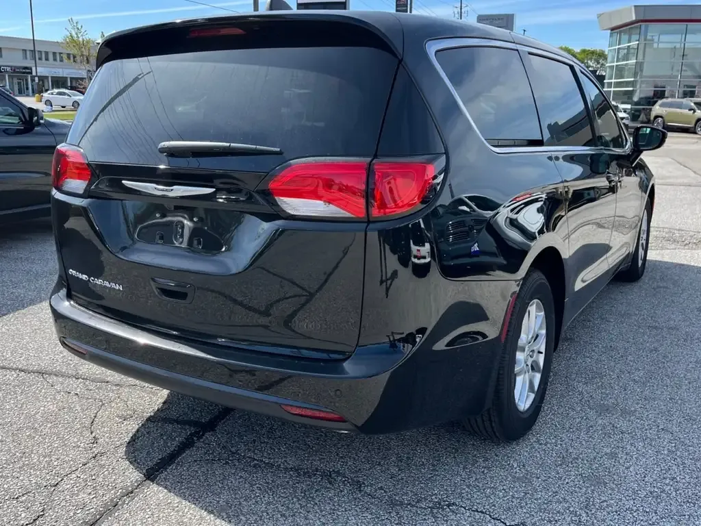 Chrysler Grand Caravan 2026 photo 5