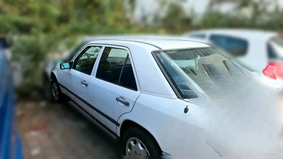 Mercedes-Benz 230