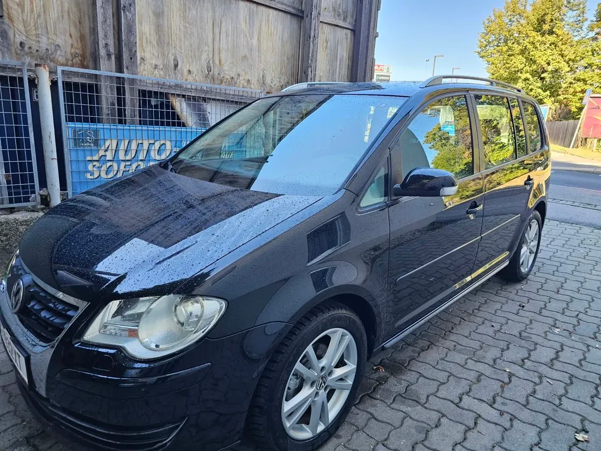Volkswagen Touran 2008 photo 2