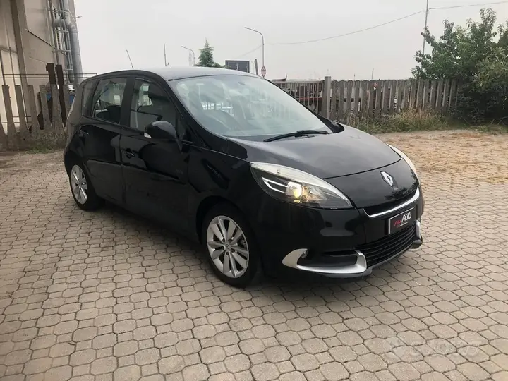 Renault Scenic 2013 photo 2