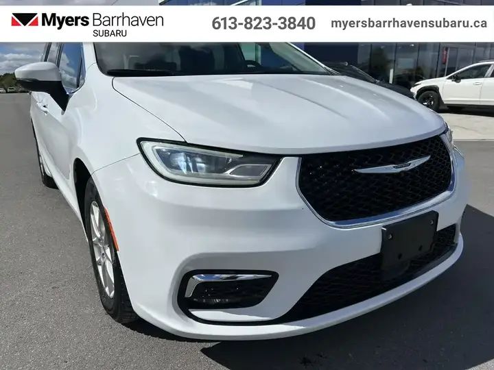 Chrysler Pacifica 2023 photo 2